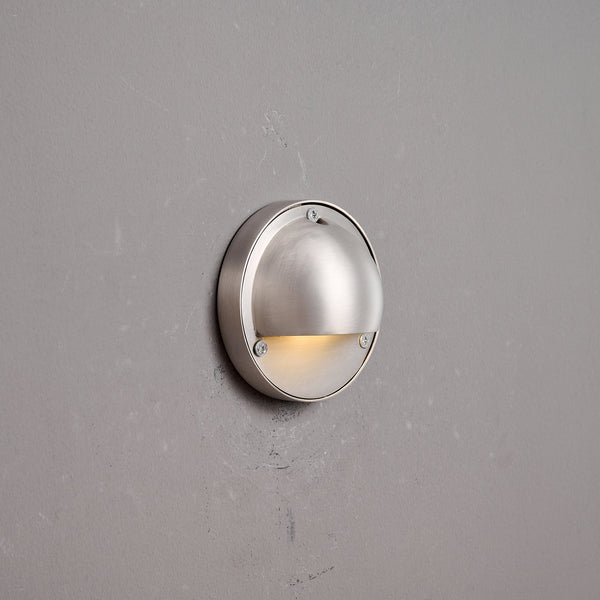 hardy-wall-lamp