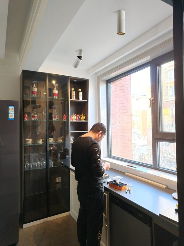 Long rotating spotlight