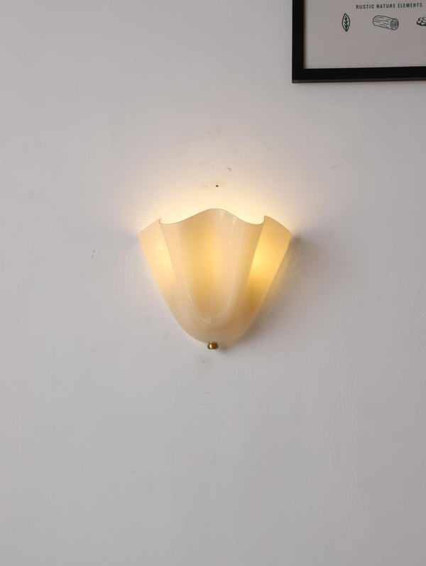 flower-glass-wall-lamp