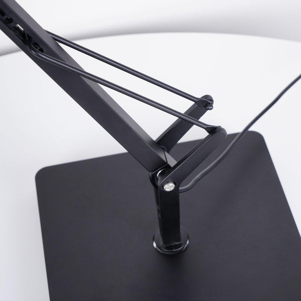 Kelvin Edge Table Lamp